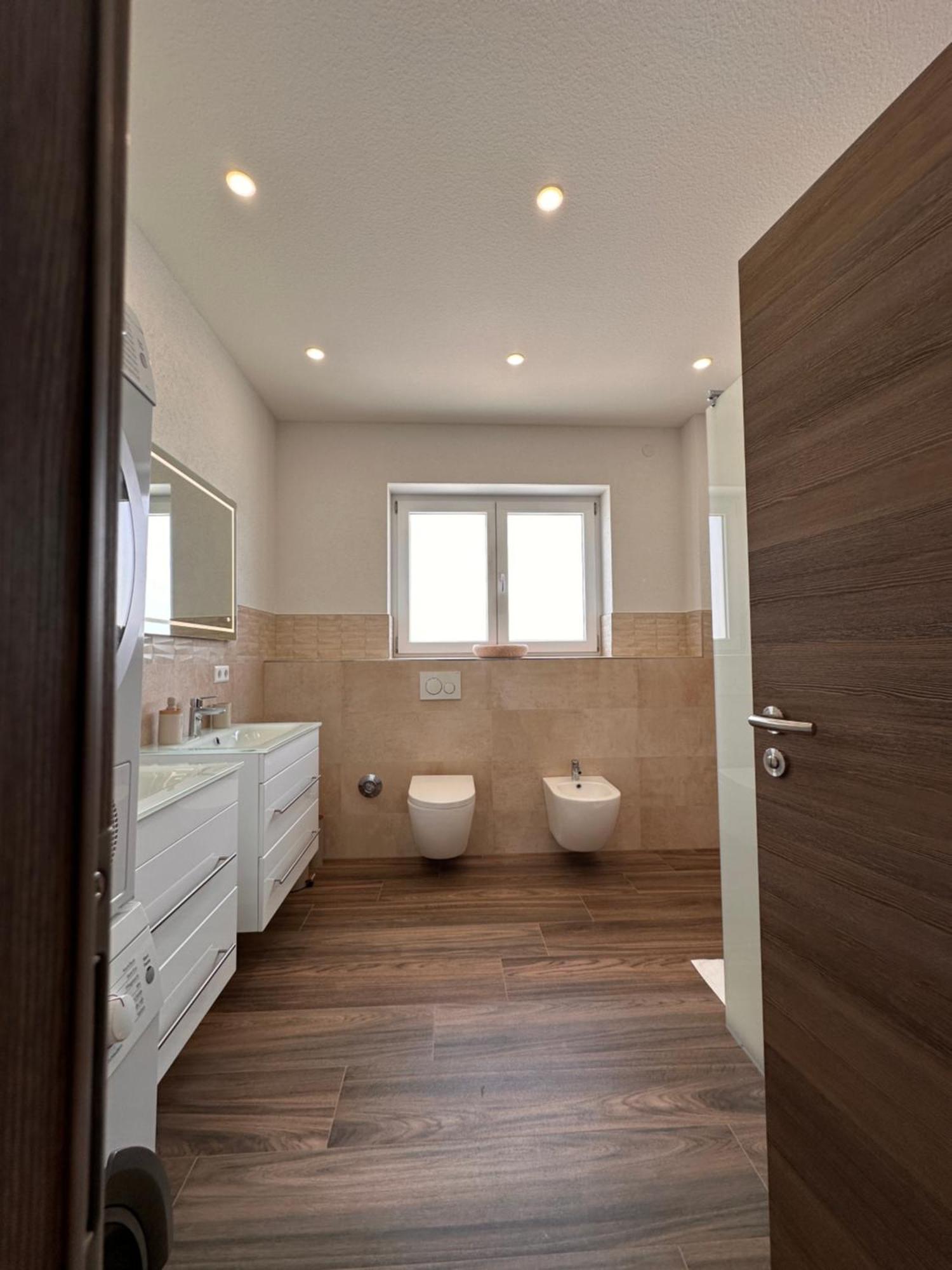 Amao-obsidian I 120qm I Elegantes Business- & Familienapartment I 3 Schlafzimmer I Kingsize Betten