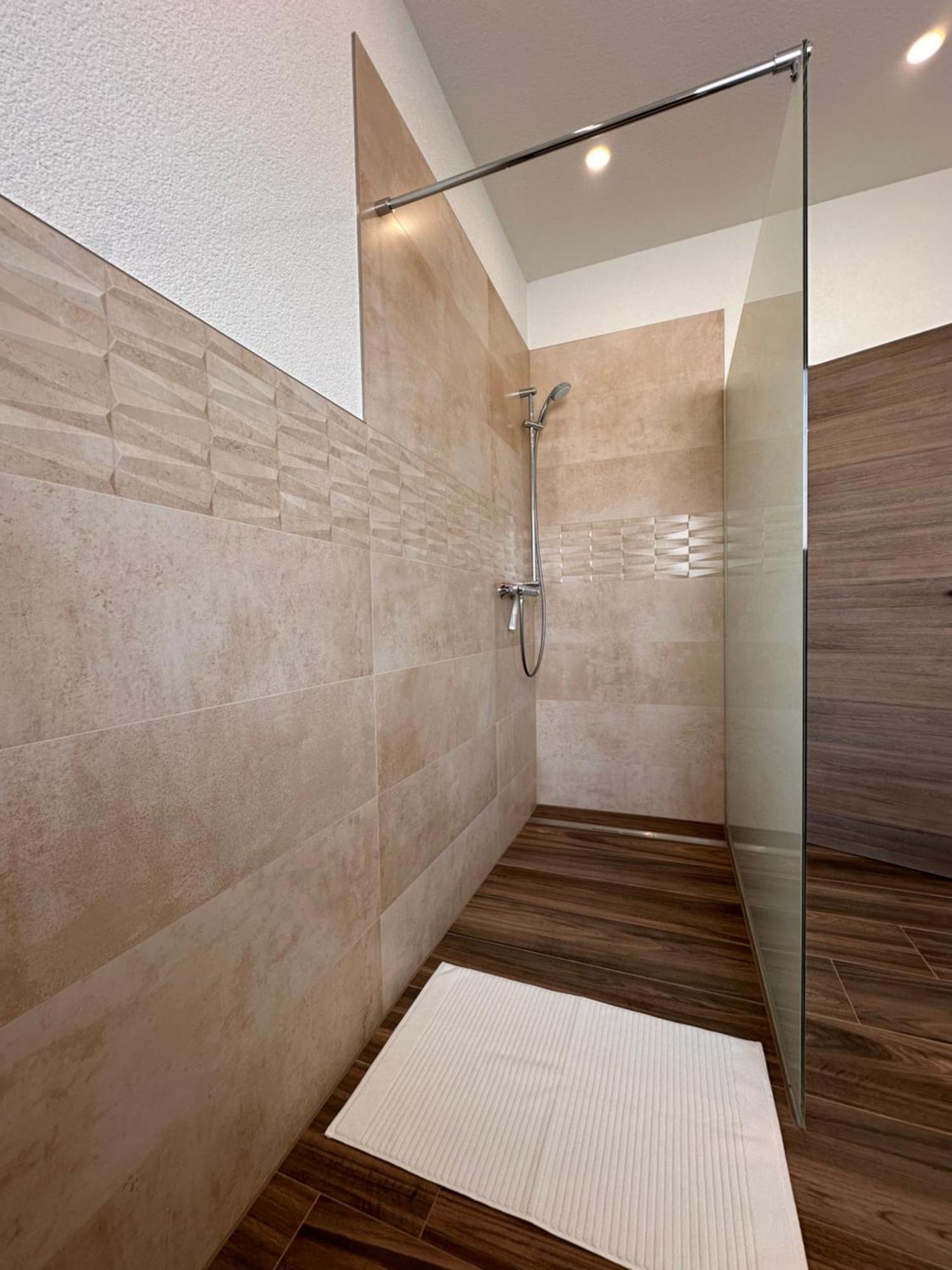 Amao-obsidian I 120qm I Elegantes Business- & Familienapartment I 3 Schlafzimmer I Kingsize Betten *