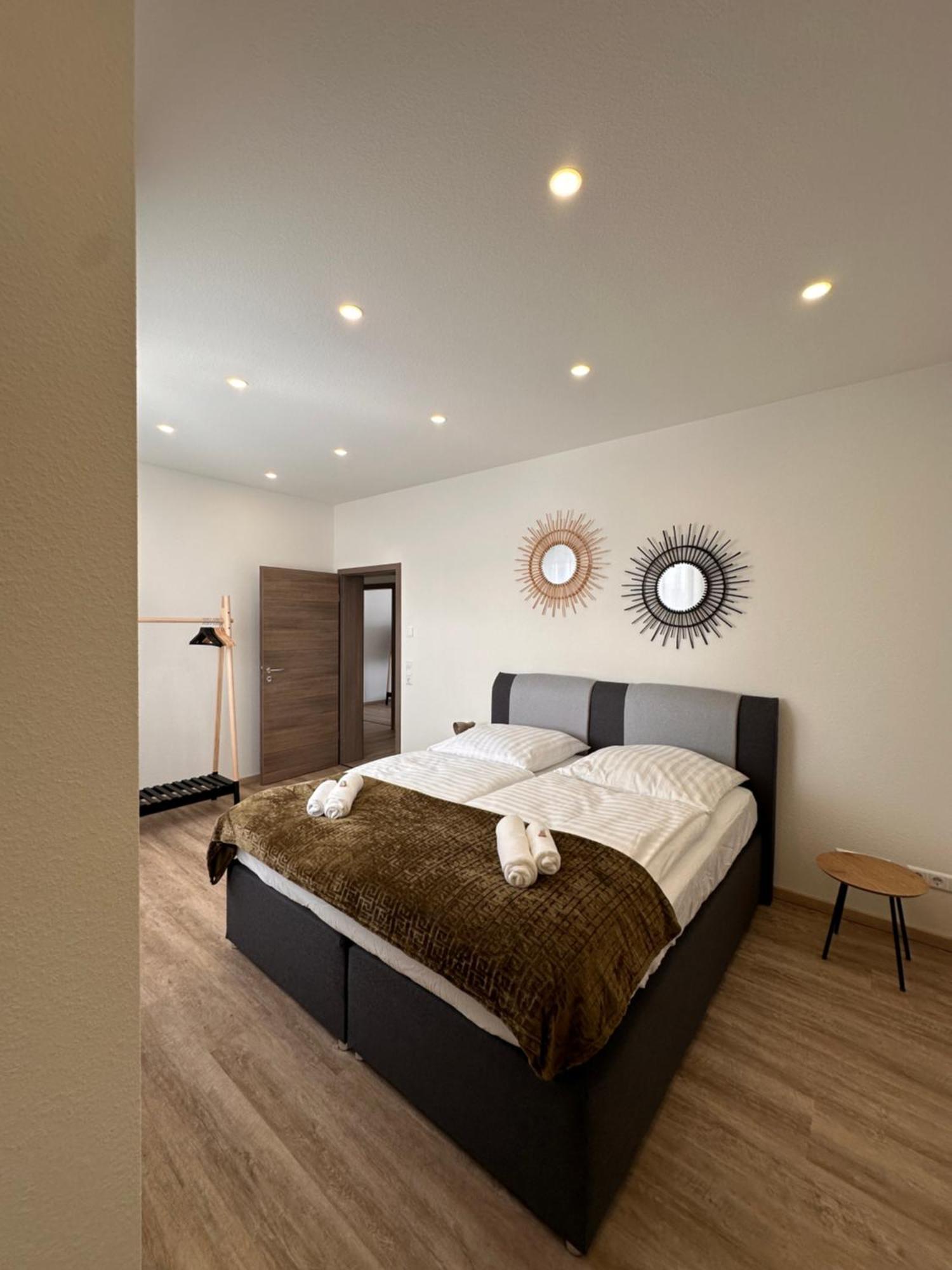 Apartment Amao-obsidian I 120qm I Elegantes Business- & Familienapartment I 3 Schlafzimmer I Kingsize Betten Schwanau